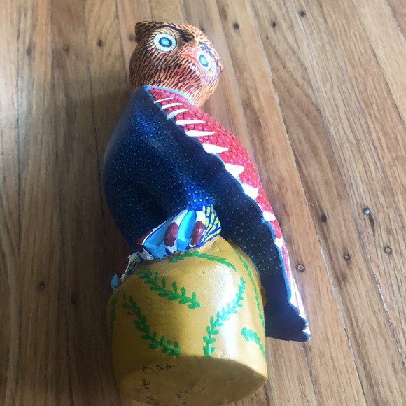 Vibrant Mexican folk art from Oaxaca signed by artist (painted wood sculpture) - Picture 5 of 7